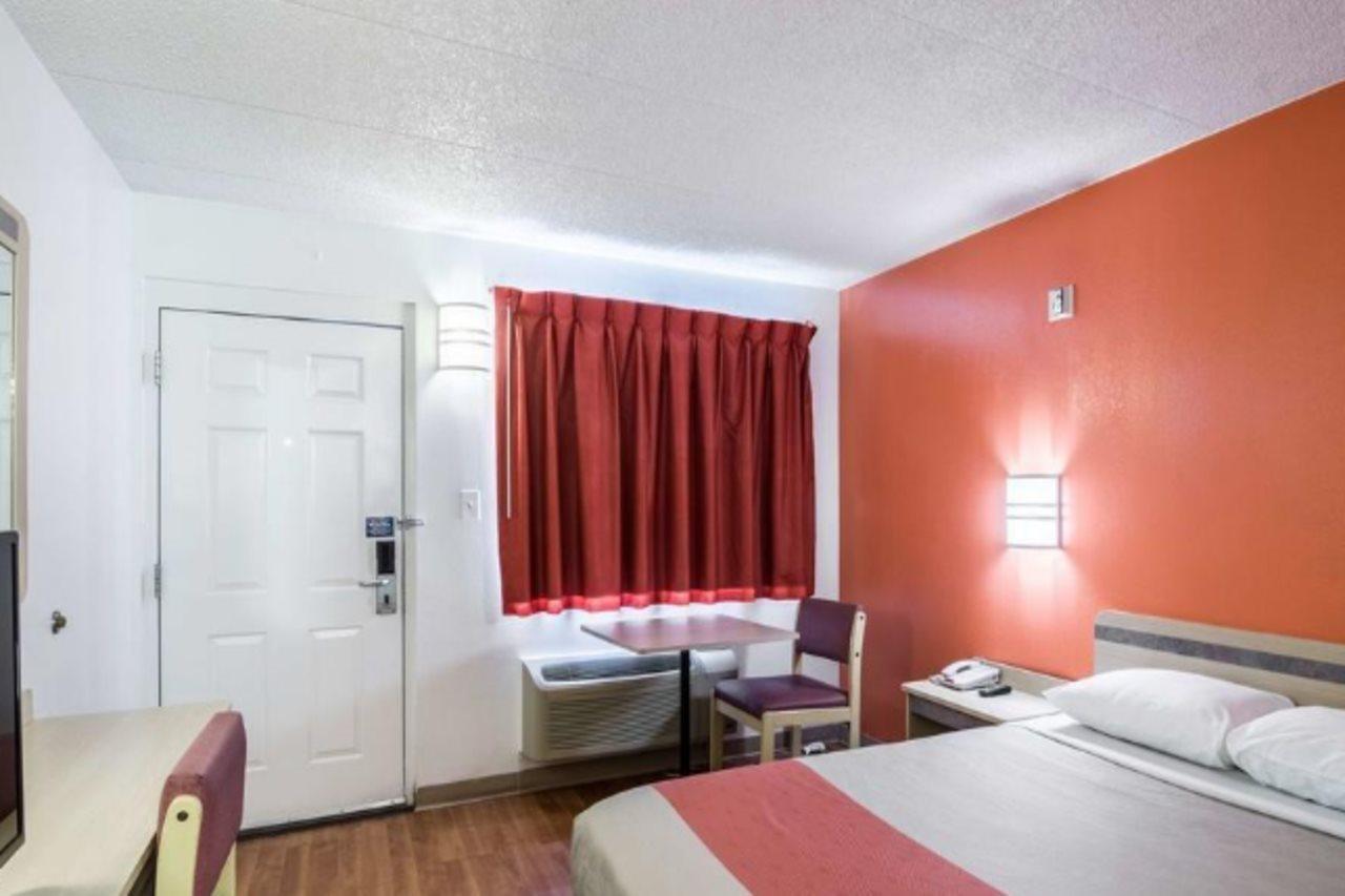 Motel 6 Chicago Southwest - Aurora Exterior foto