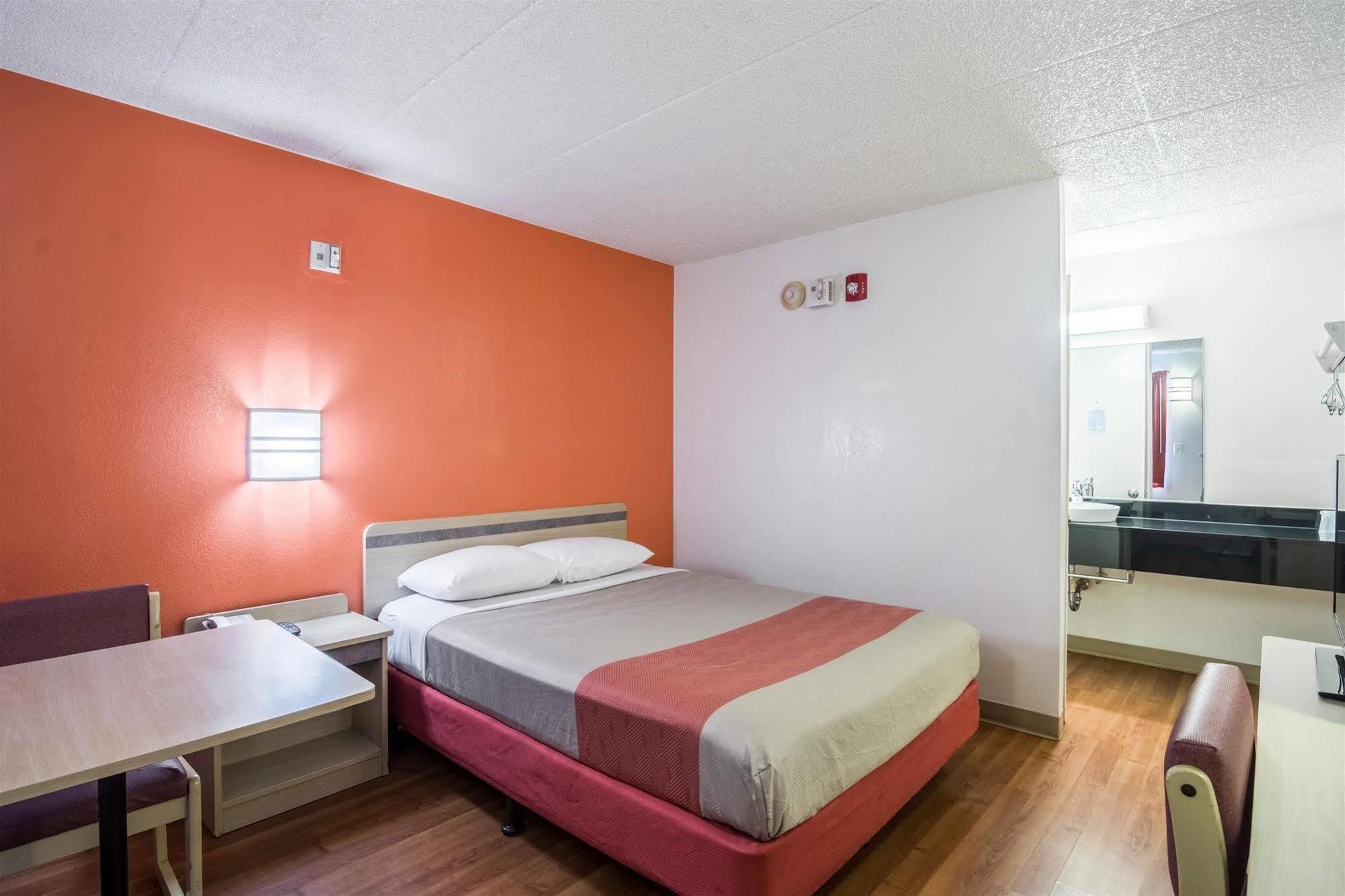 Motel 6 Chicago Southwest - Aurora Exterior foto
