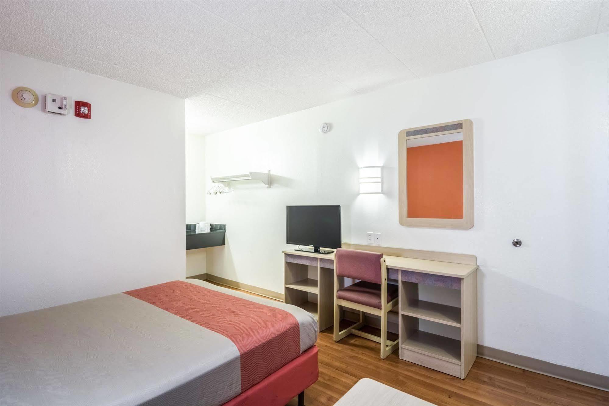 Motel 6 Chicago Southwest - Aurora Exterior foto